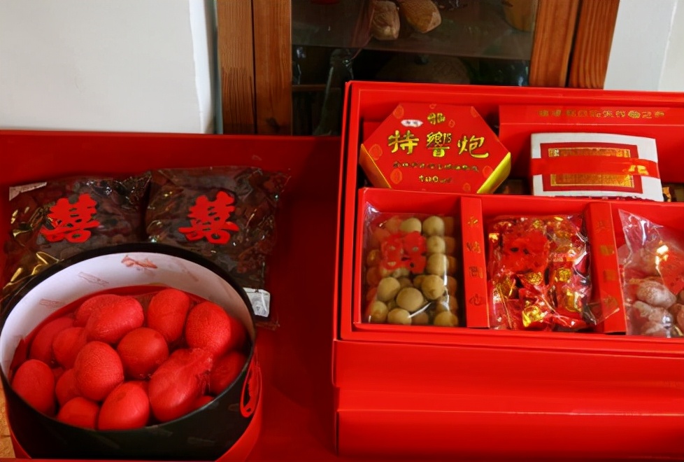 订婚和彩礼钱各多少（订婚一般拿多少钱）
