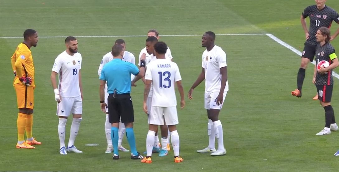 0-1！世界杯决赛重演 法国主场输球垫底 利物浦铁卫送点 魔笛点射