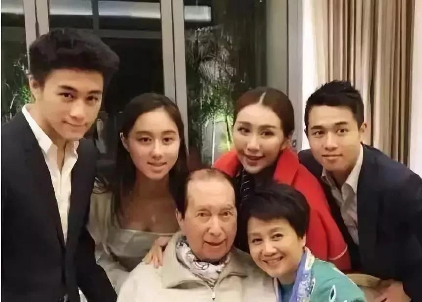 何超莲与何超欣，未来三房四房比拼的重点