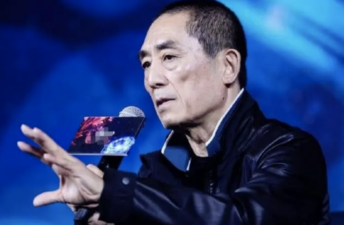 同是第五代顶流导演，把冯小刚张艺谋放在一起对比，差距就出来了