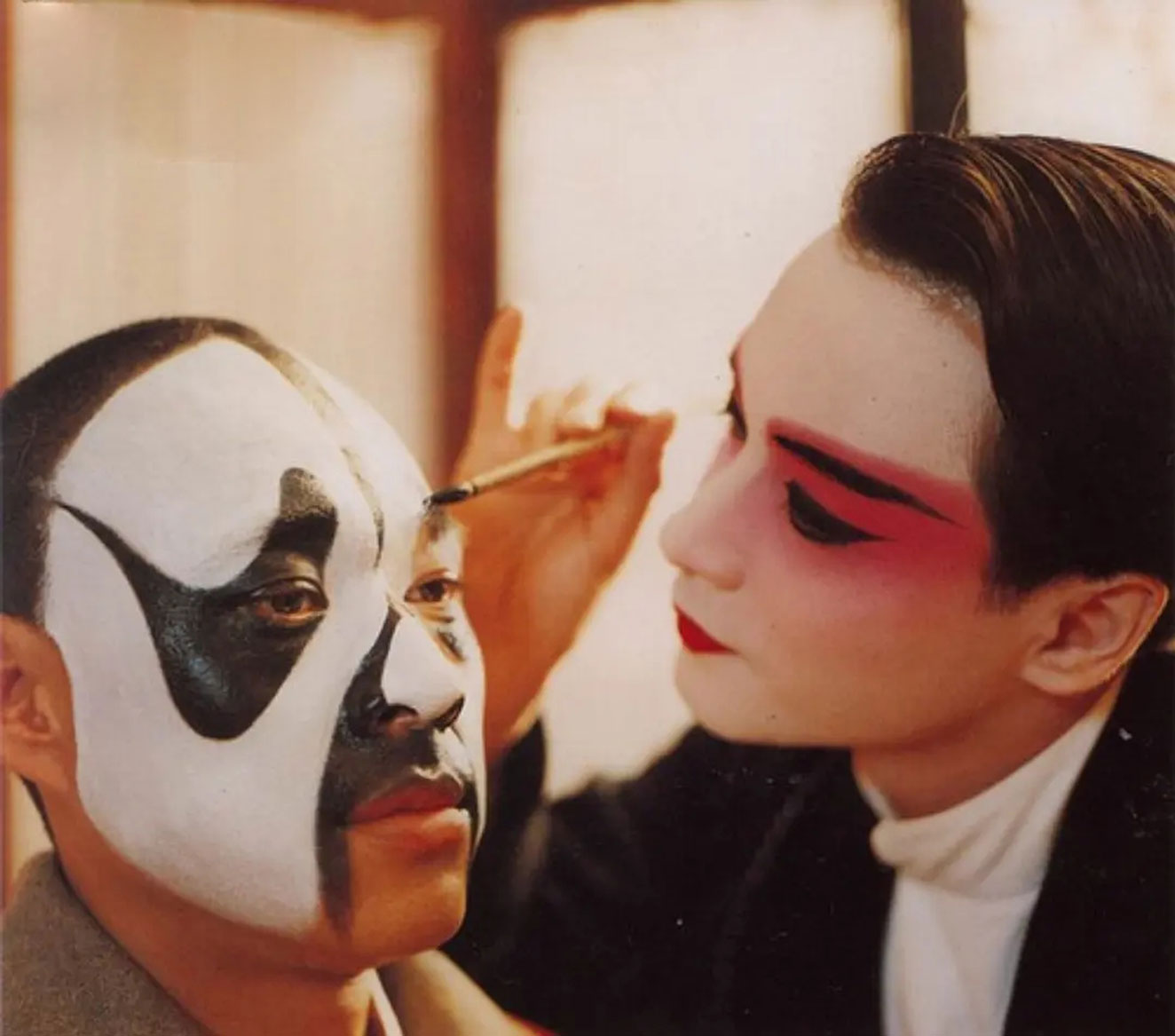 还记得《霸王别姬》的小豆子吗？一个要出家一个被张国荣改变命运