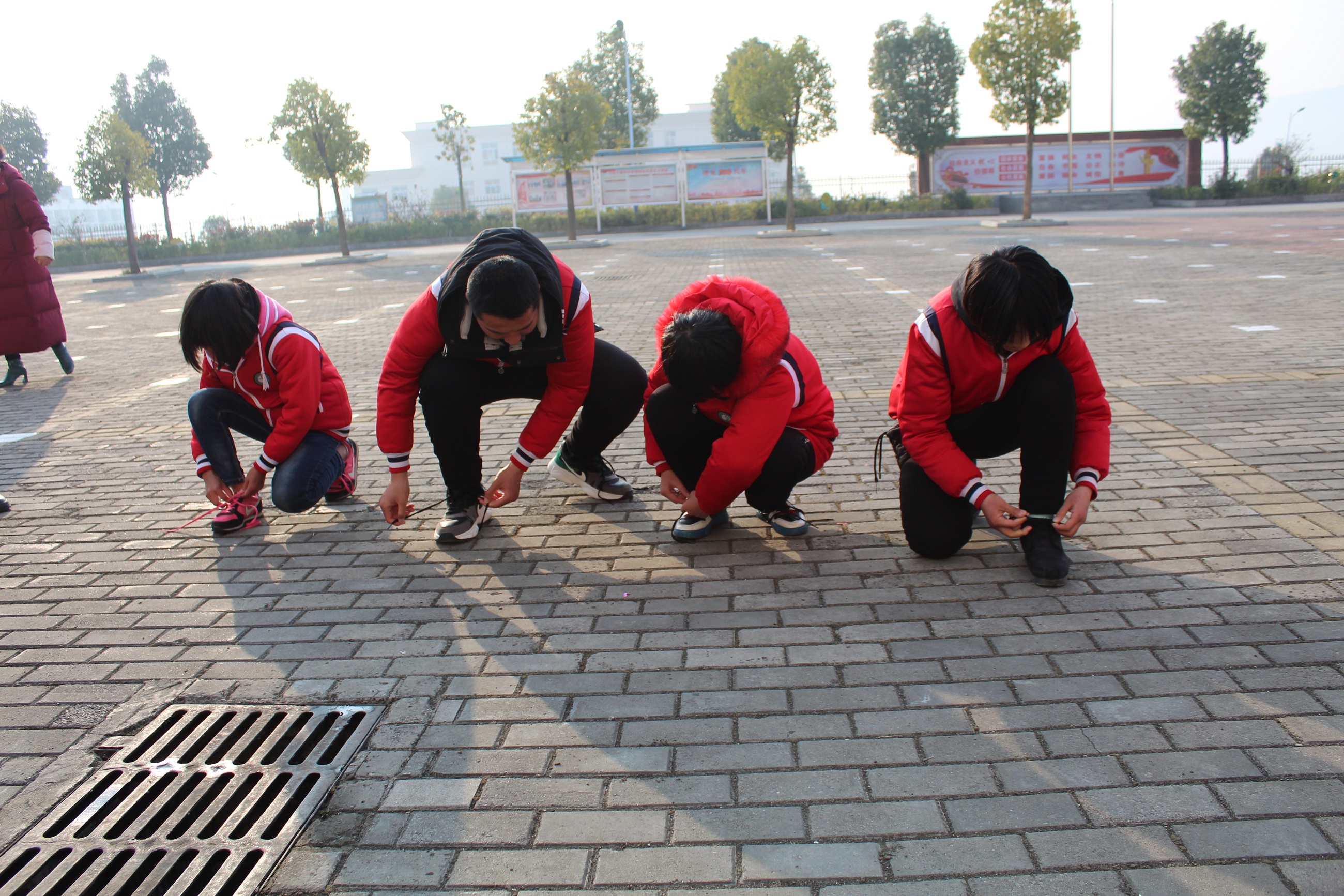 强化养成教育，提高生活技能