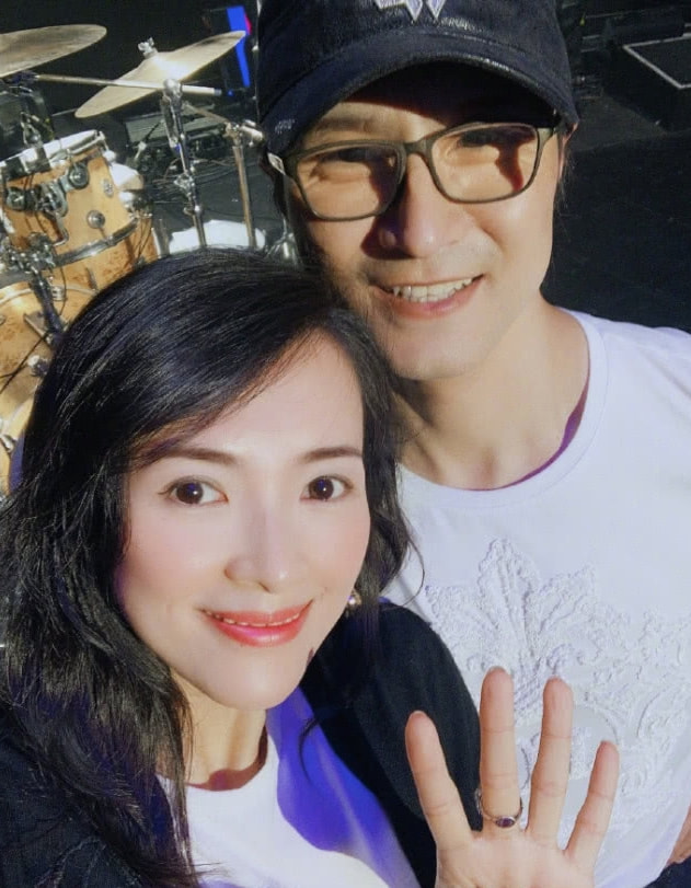 章子怡被传与汪峰离婚，本尊下场辟谣：假的！峰哥明早该告谁告谁