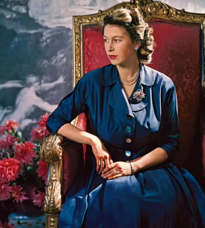 伊丽莎白二世的穿搭，堪称时尚界的天花板，处处流露着优雅与高级