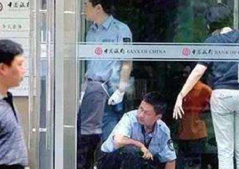 高考状元抢银行10万，被抓时仅花100多元，出狱后再考入211名校