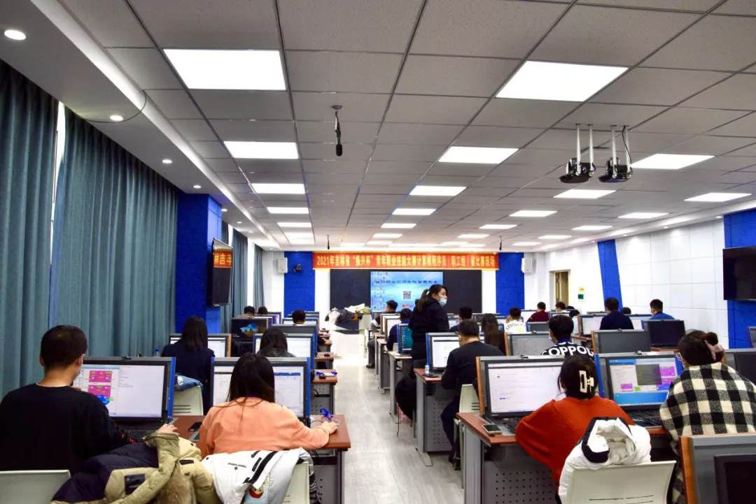 飞禽走兽游戏大厅下载教师在2021年“振兴杯”吉林省青年职业技能大赛职工组竞赛中获得第一名
