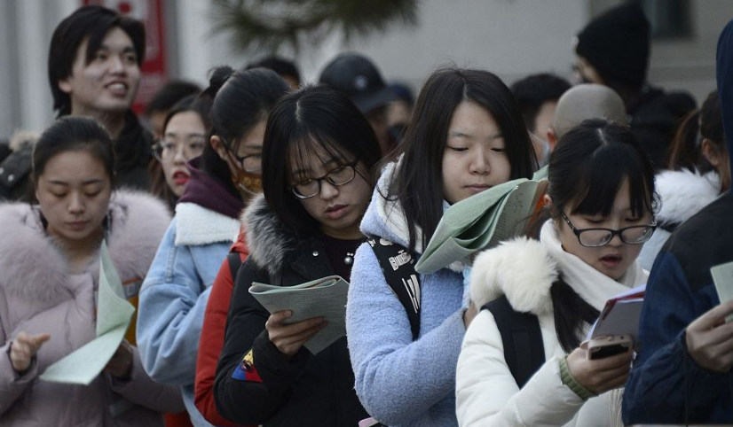 高考穿什么衣服和鞋（南京某高校女生）
