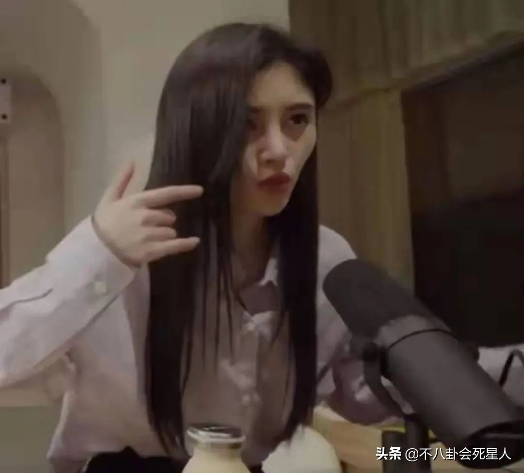 五官好看，“吃亏”在脸上，热巴脸颊凹陷，鞠婧祎颧骨突出