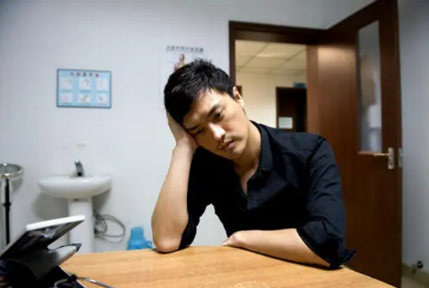 《丑女无敌》14年，男主改名难改运，女主无戏拍，男配成一线