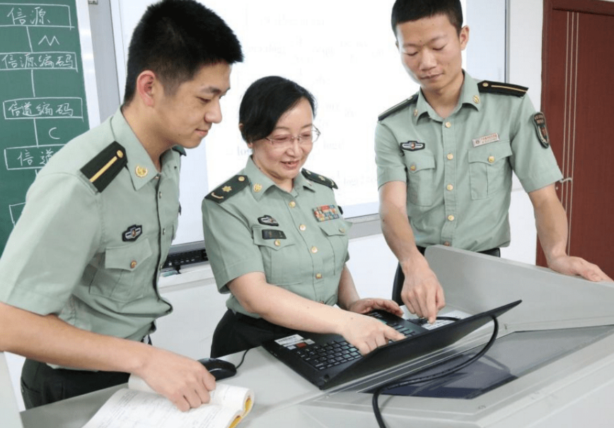 直招军官公告出炉！年薪15万起步还有带薪假期，家长也能“沾光”