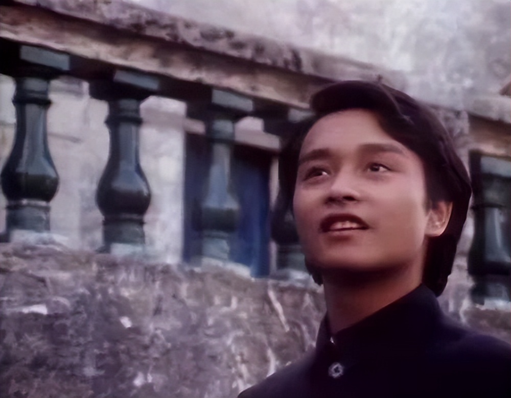 她捧红了张国荣，却让自己消失了