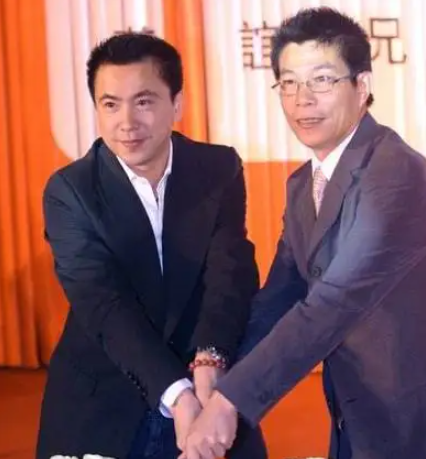 华谊王氏兄弟两人，挥金如土时有多辉煌，人走茶凉后就有多落魄