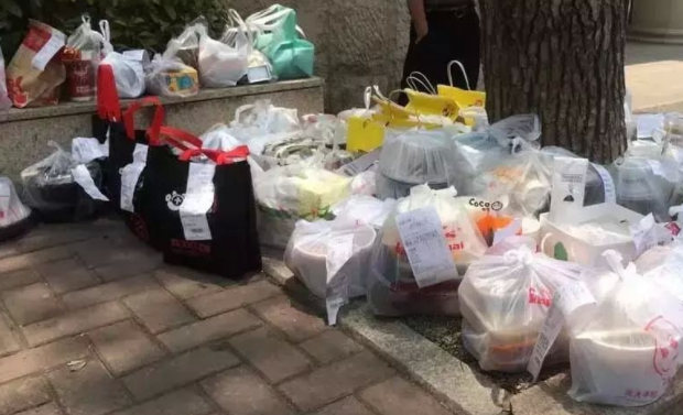 一大学现“智慧食堂”，学生自助打饭，网友：不用担心阿姨手抖了