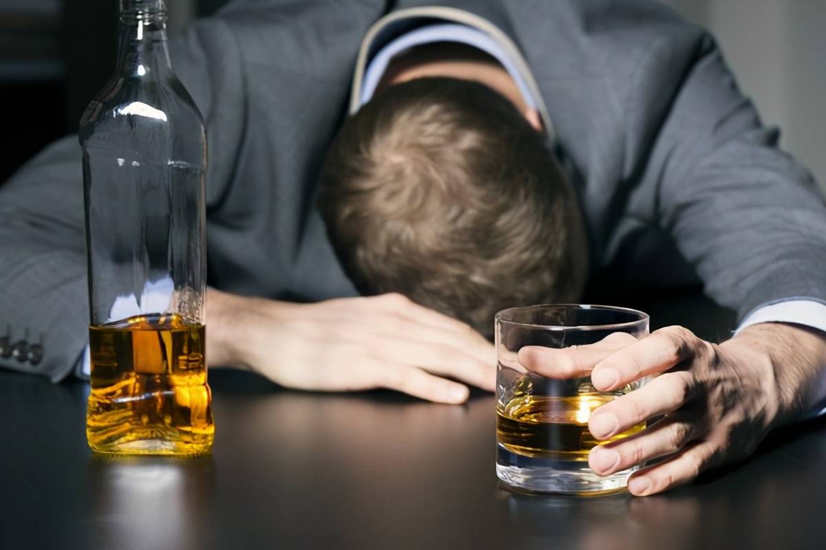 為什麼酒那麼難喝還有人嗜酒如命？ 酒桌文化帶來的糟粕