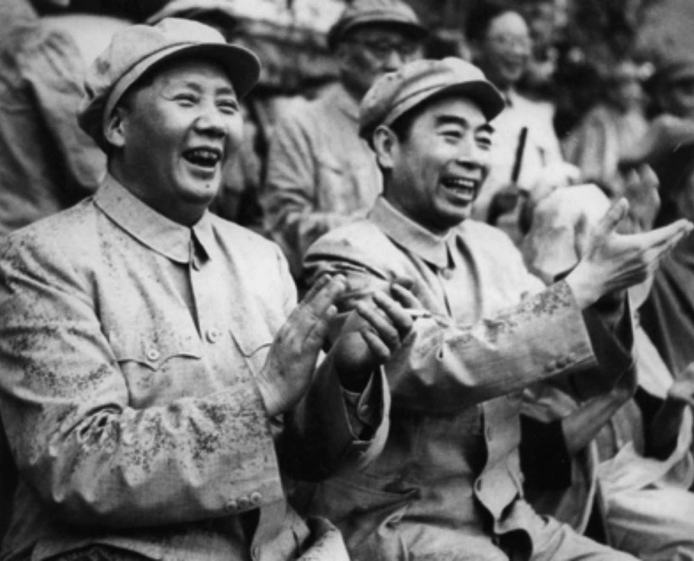 李银桥担任警卫员期间曾“出逃”，毛主席得知哽咽道：小孩想家了