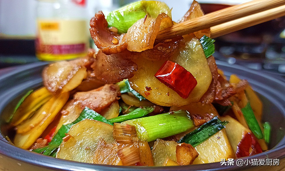 【 腊肉干锅土豆片】做法步骤图 开胃好吃 特别下饭-起舞食谱网