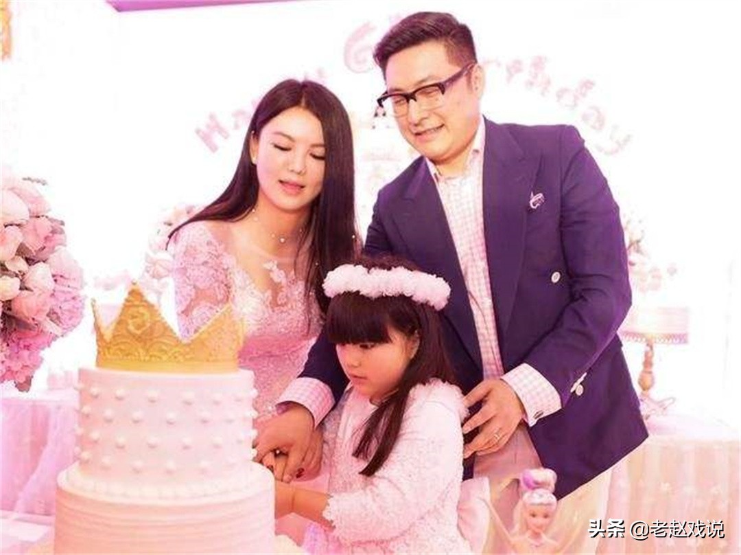 黄晓明杨颖7年终以离婚收场，他们当初爱得多深，现在脸就有多疼