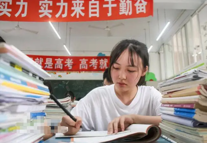 高考迎来大变化，再添“身份要求”，22届部分学生恐无缘高考