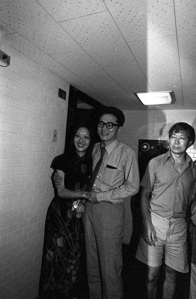 胡因梦50岁生日,李敖送50支玫瑰,不为祝福,只为羞辱