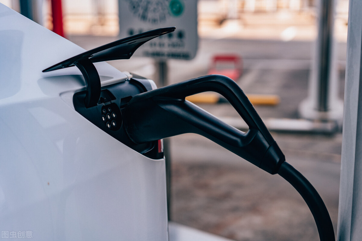 充电桩小知识，你知道为什么交流慢充以7kw为主吗？