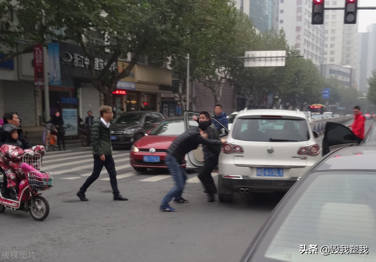 一个人自驾游，有哪些合理且合法的防身用品？