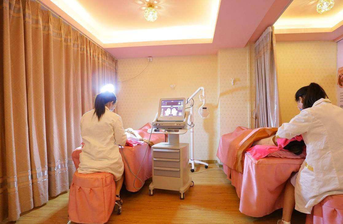 湖北女孩全市第一考进北大，收到通知书时才知道，妈妈患癌1年了