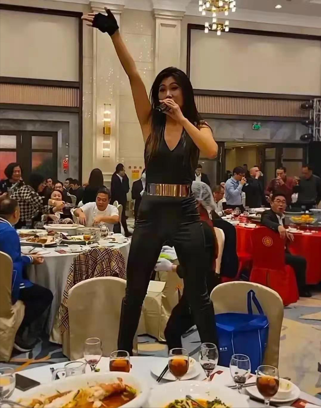 “被精神病”王蓉的娱圈落魄史：我看到了成年人最大的体面