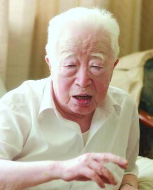 他年仅37岁就担任省委书记，高考数学不及格却被清华录取，活到99