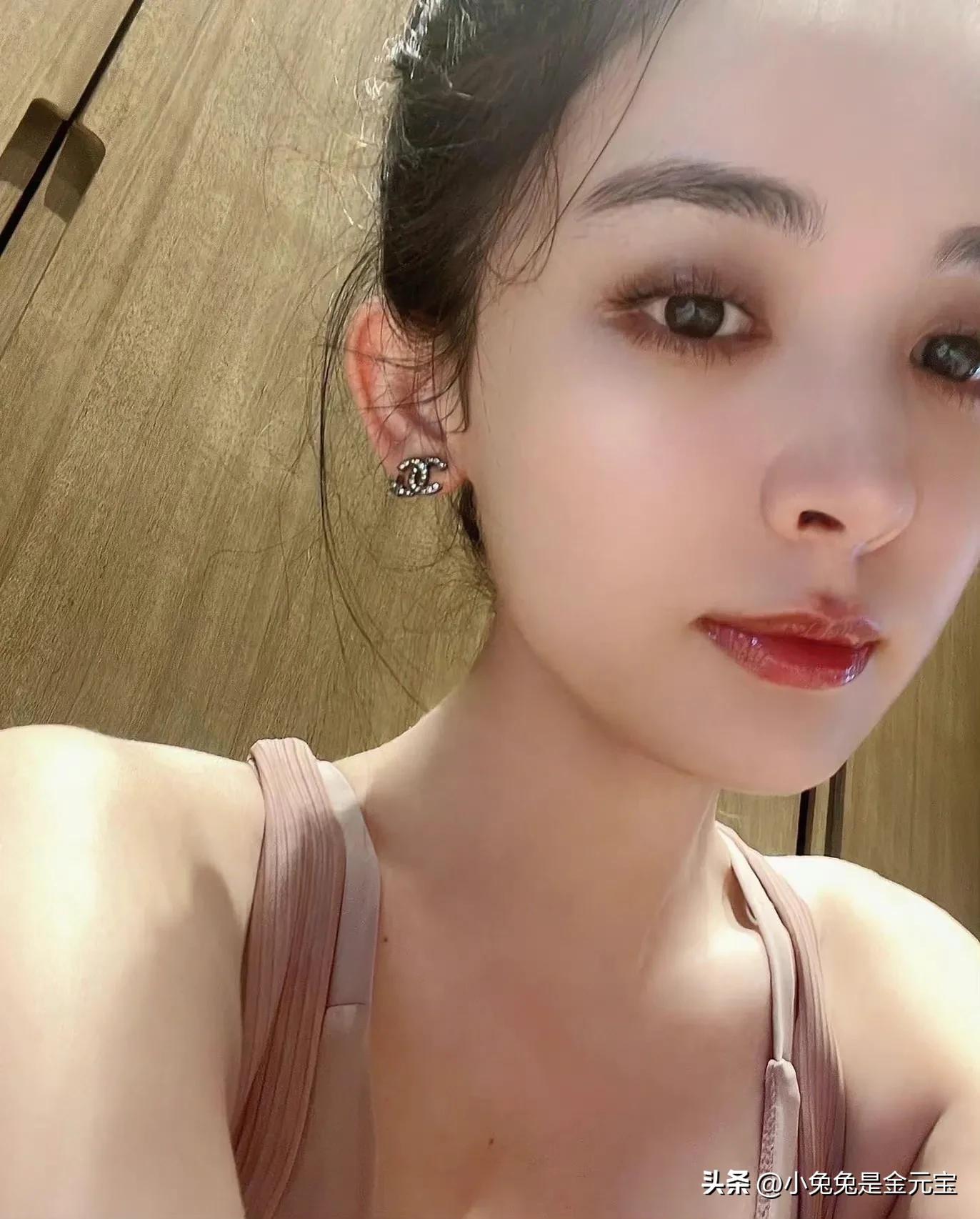 古力娜扎努力健身的样子 这健身服她穿着真好看