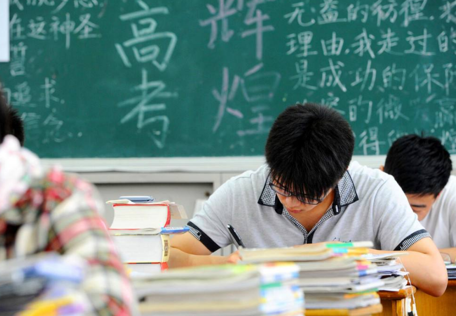 未来10年男生吃香的专业，不仅就业前景好，薪资待遇也很可观