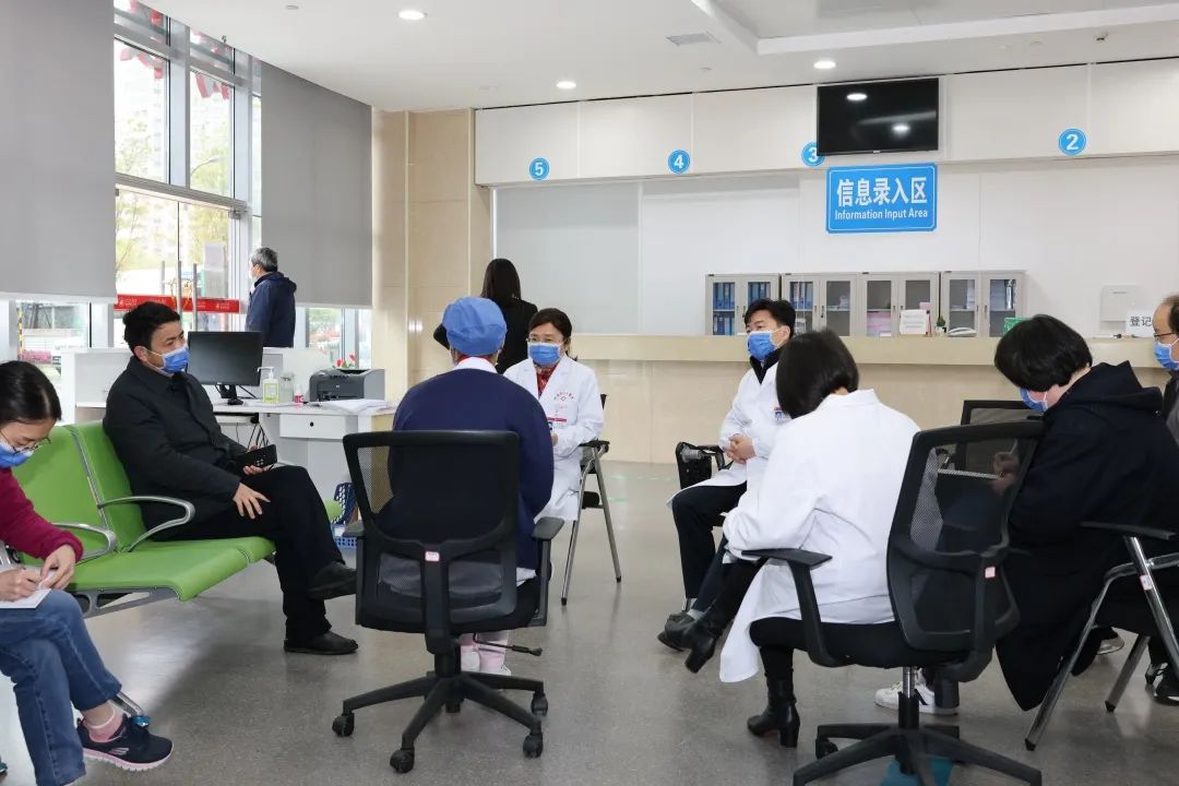 院领导深入疫情防控一线督战鼓劲