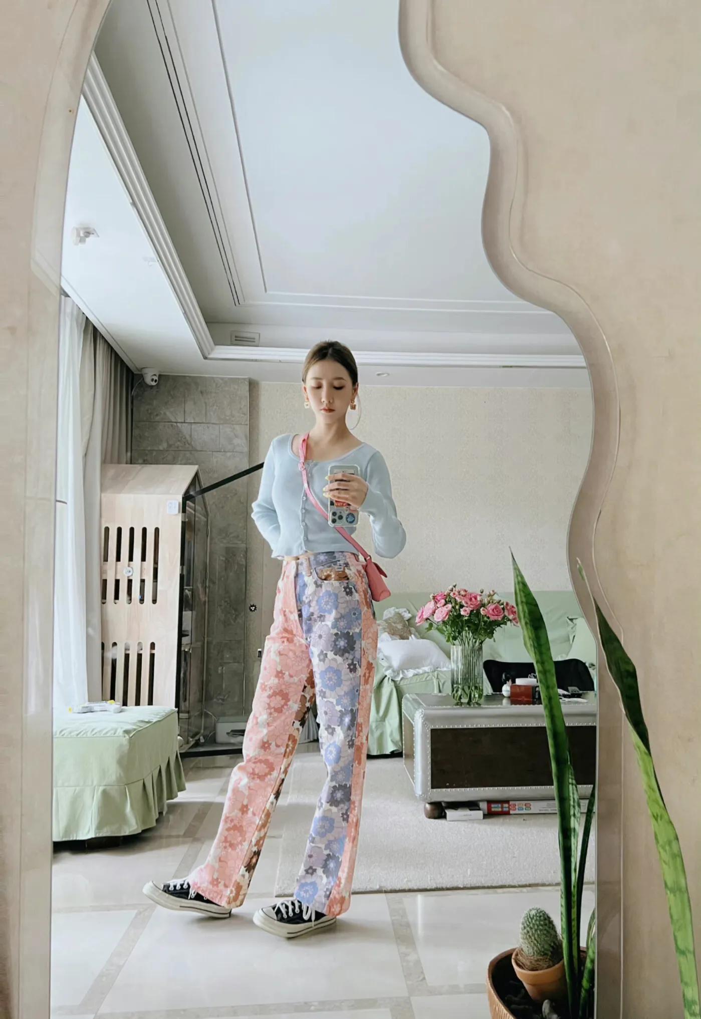 弦子，咋感觉这脸大变样了