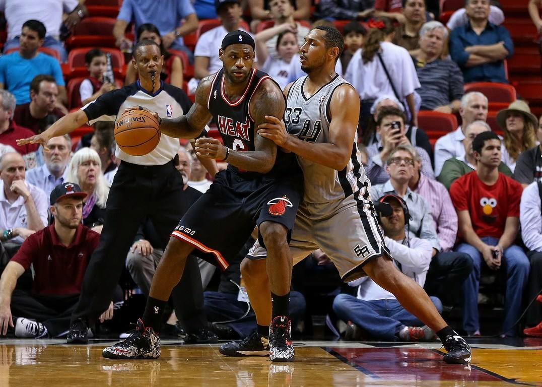 nba 犯规为什么会罚球(篮球比赛中罚球中一次得几分？什么情况下会罚球？)