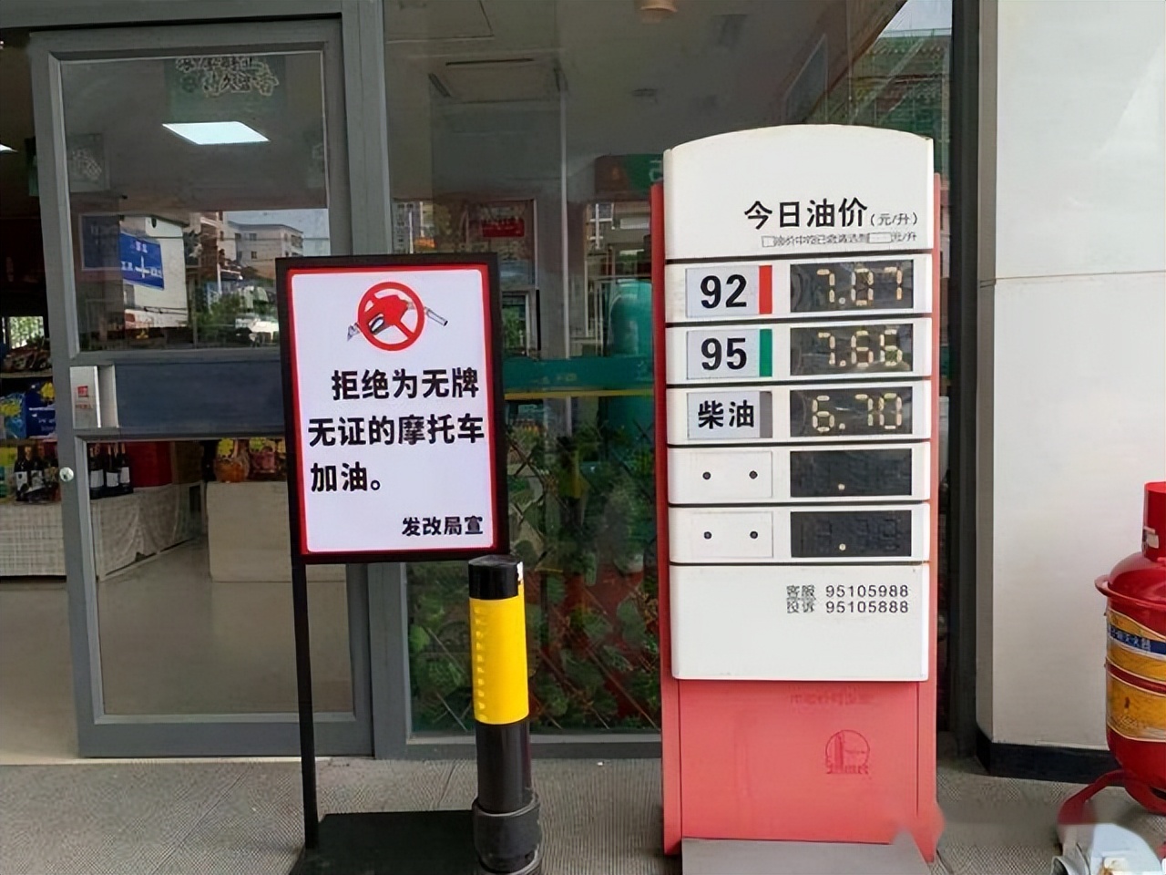 摩托車或將迎來新調整，增加了新門檻，包括摩托車加油、上高速