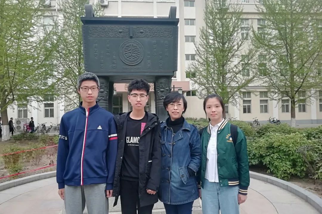 谢谢你们，亲爱的导师们！