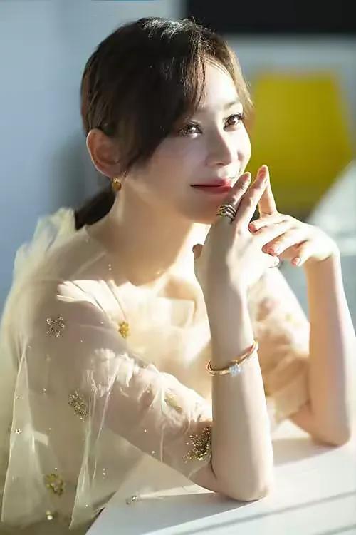袁姗姗，25张精美的照片