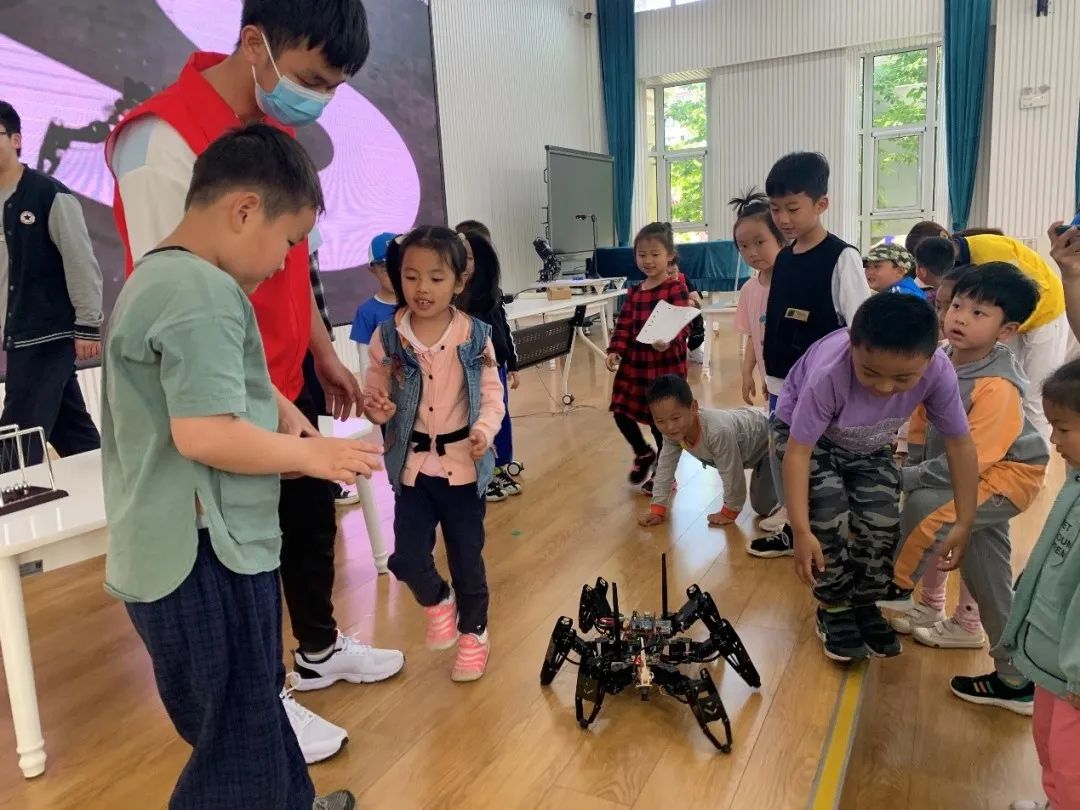 大学生走进社区“有事干、干得了、干的好”