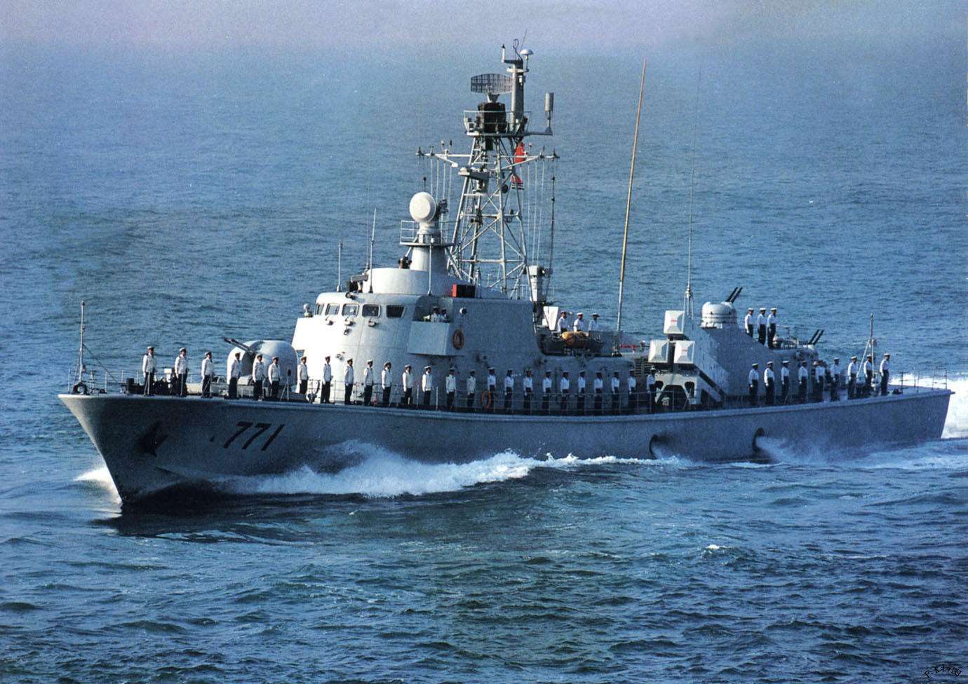 ����037��ˮս�н��Ϲ�ʱ���й�װ����ʹ˳�֣���037����ͧ�ܺ���