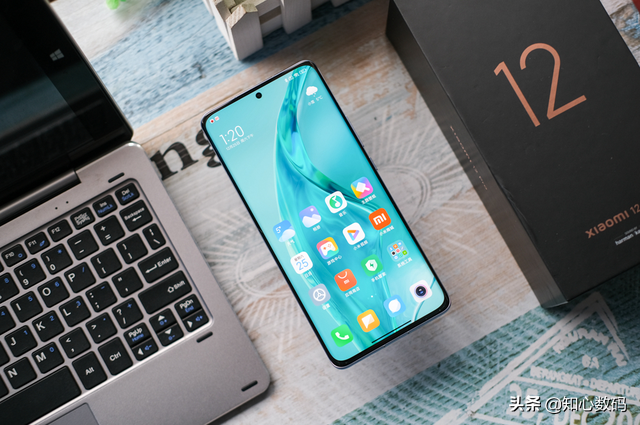 2022年换手机参考这8款，耗电少性能强还不贵，用4年不卡顿