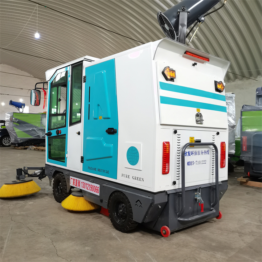 清扫垃圾首选小型多功能扫路车！唐山厂家来了