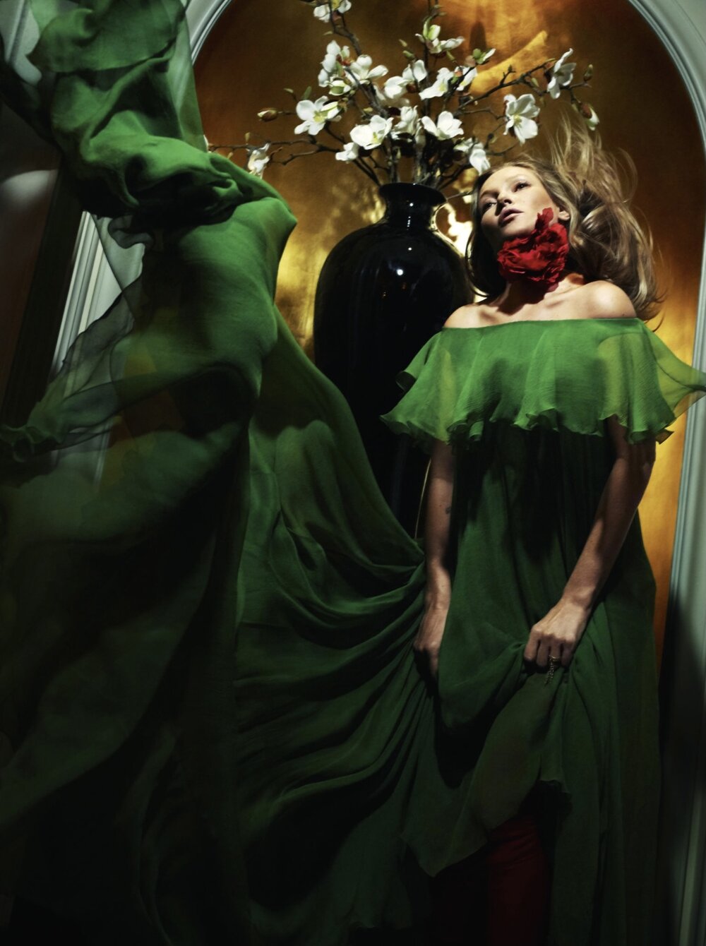 英国超模凯特·莫斯 (kate moss)拍摄的时尚杂志封面