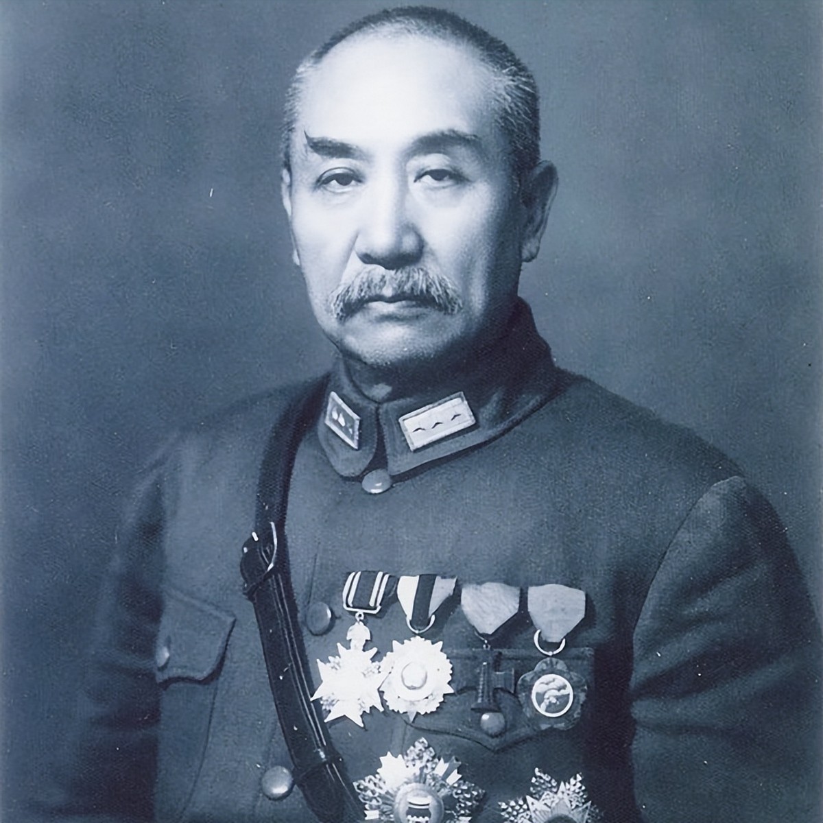 阎锡山客死异乡30年后儿子回忻州老宅售票员喊同志请买票