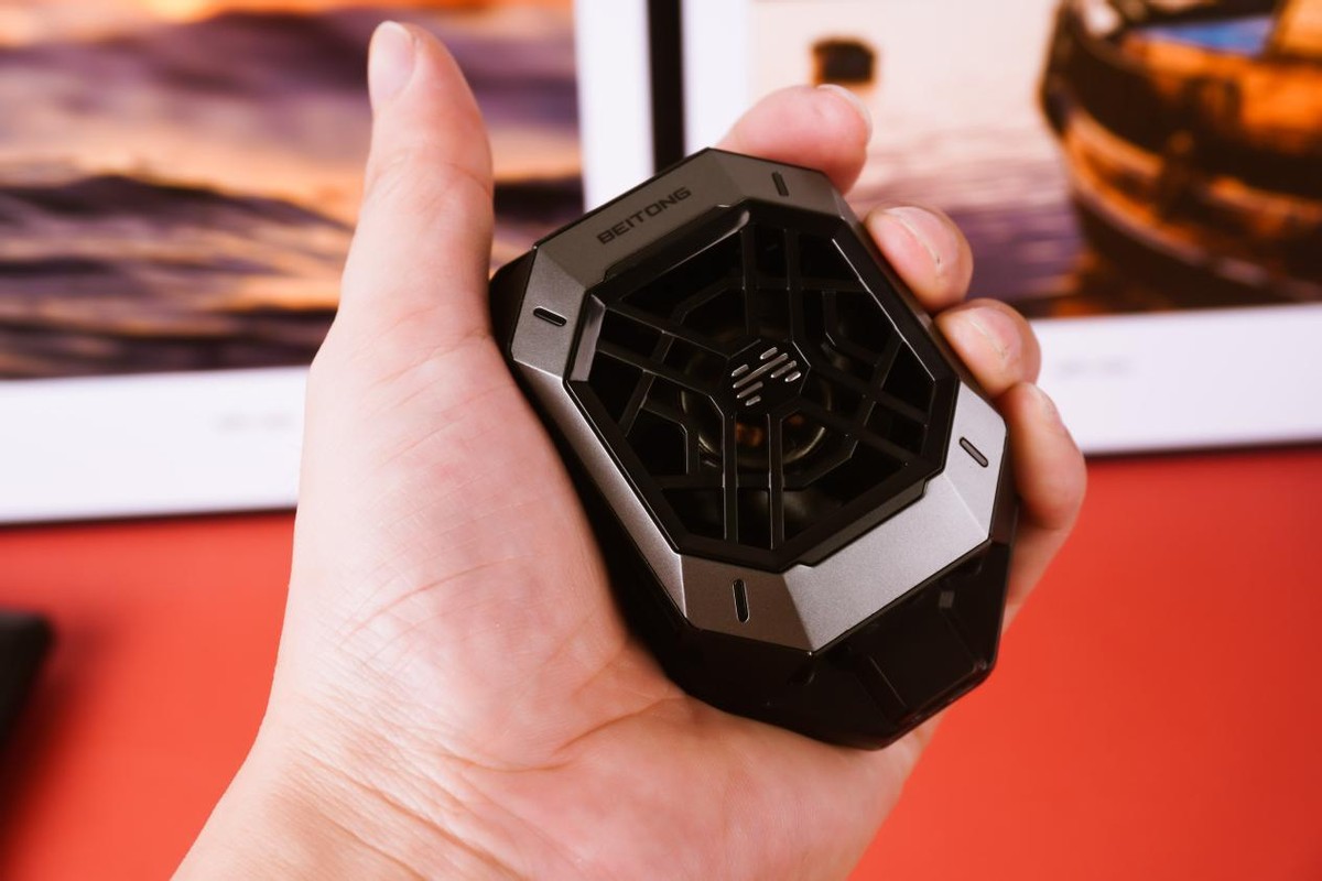 最强王者必备的手游降温神器，北通千机寒散热器