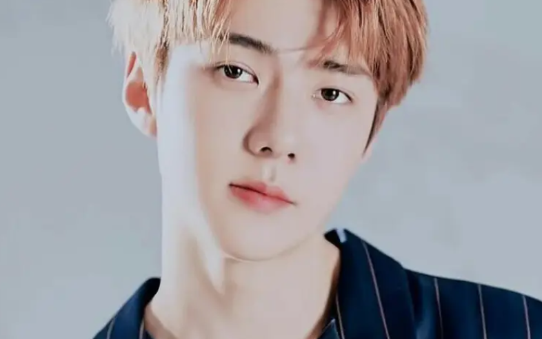 吴世勋：彭于晏之后又一个颜值高身材好的男星，还是鹿晗的好友