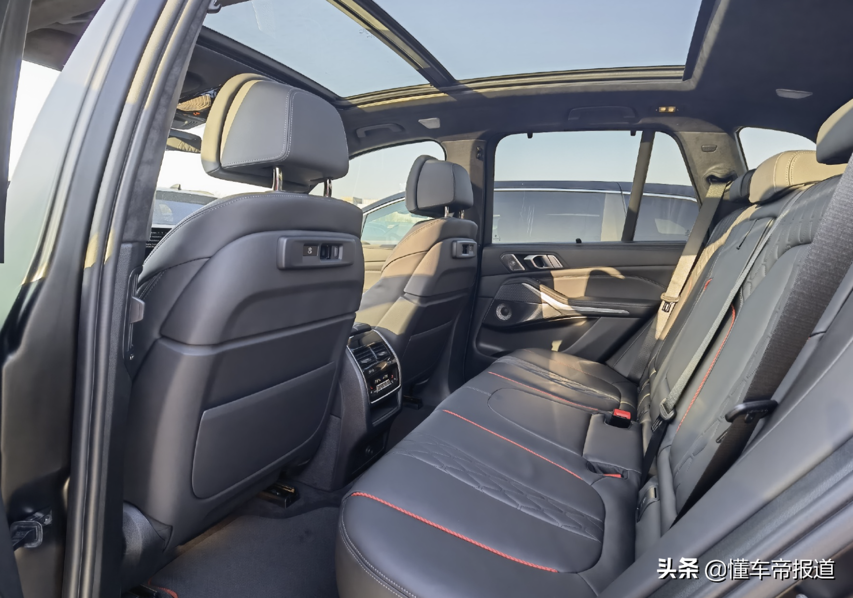 新车 | 海外约人民币52万起售，宝马X5“红黑”特别版国内到港