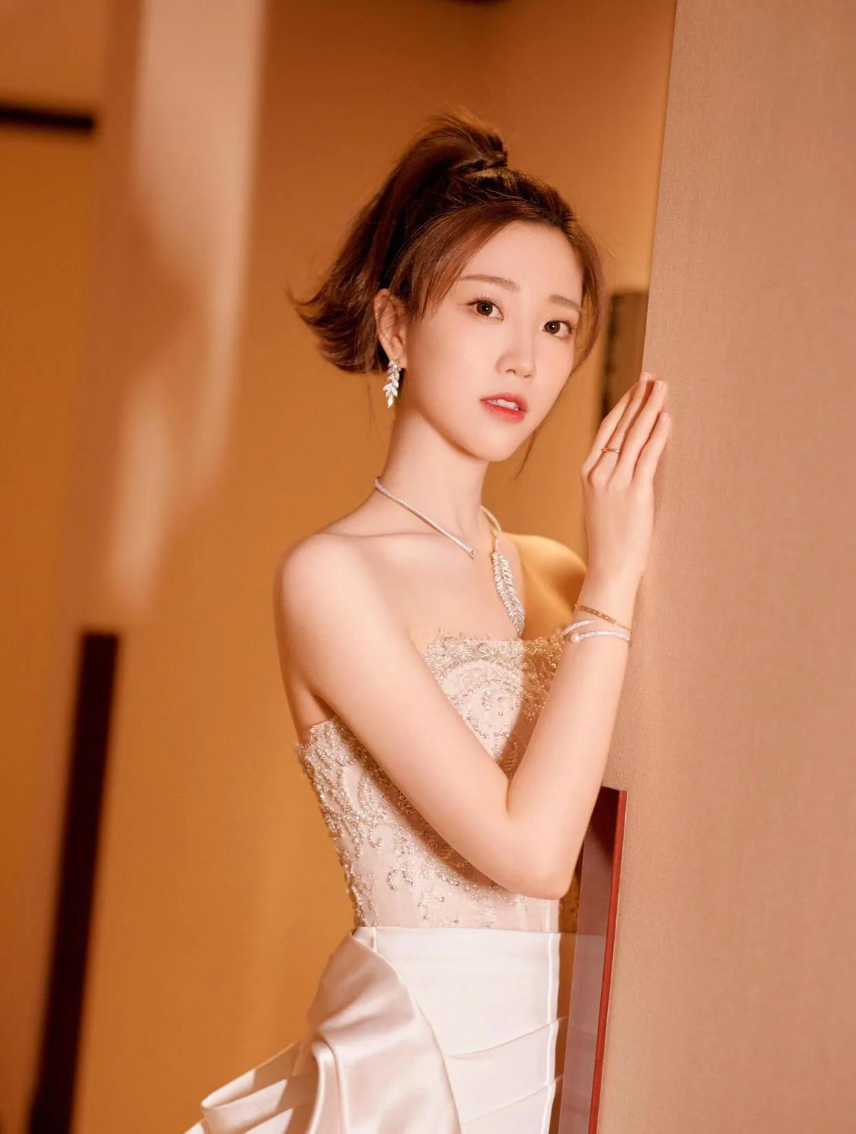 又仙、又美的张纯烨