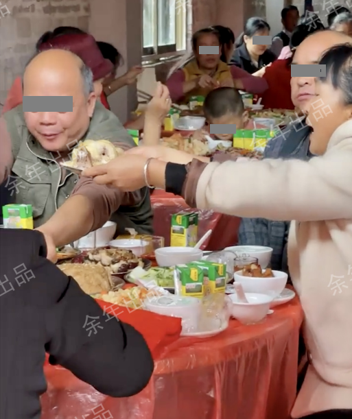 稀奇！广西25岁男子，宣布终生不婚，宴请90桌办“寡古酒”