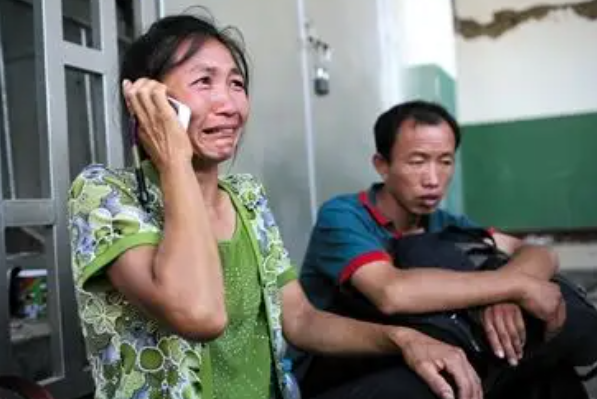 女大学生与陌生大叔合租，引起一场荒唐闹剧，安全教育应提上日程