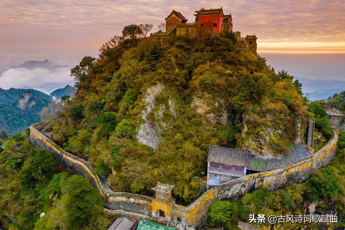 100首描写华夏名山的古诗词，每一首写尽了祖国的大好河山