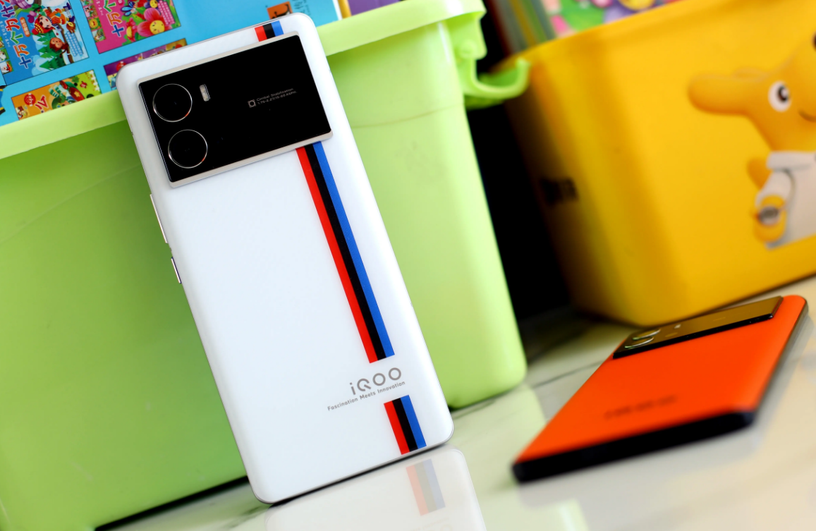 4款“直面屏手机”的天花板，零误触、性能强，闭眼买也不会错